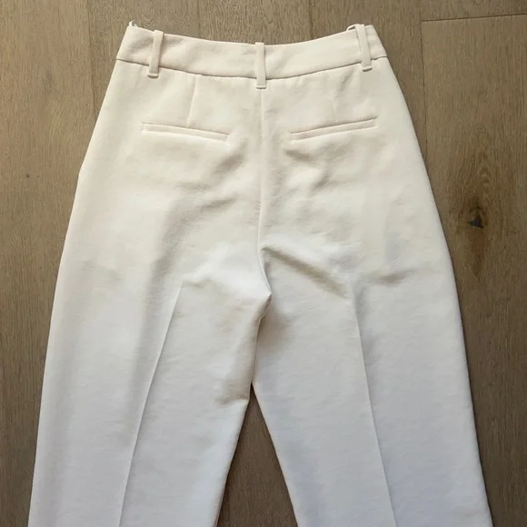 EUC aritzia effortless pant crepette CURVE FIT size 4 light birch - Picture 12 of 15